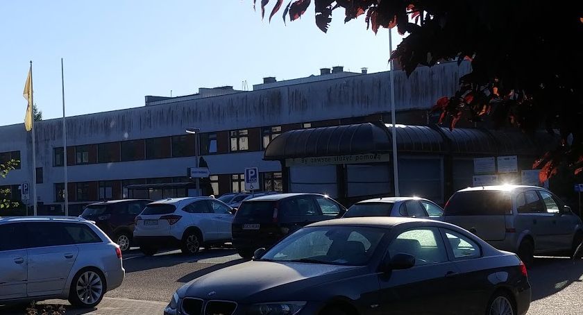 Kościerzyna. Junakiem wjechał w szlaban szpitalnego parkingu - był pijany