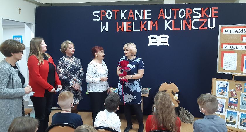 Pisarka Wioletta Piasecka z wizytą w bibliotece w Wielkim Klinczu