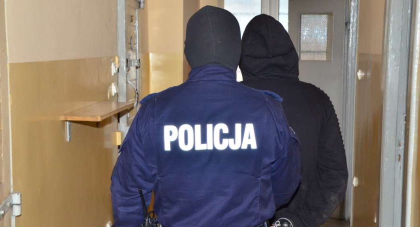 Kościerzyna. Blokada dróg i policyjny pościg za złodziejem samochodu