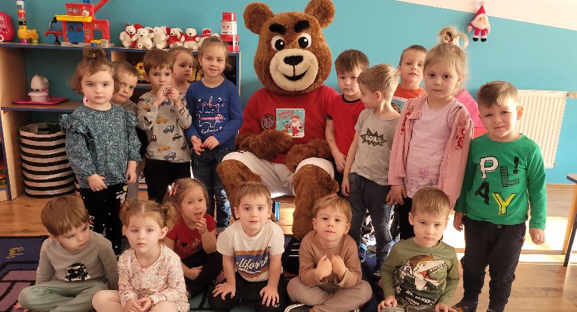 Maskotka Kaszubii, czyli Miś Kaszubiś czyta przedszkolakom bajki