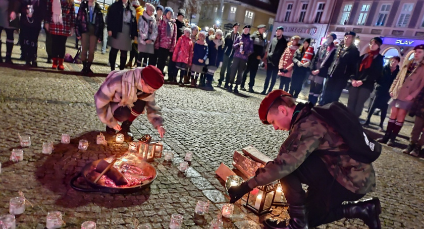 Harcerze przekazali mieszkańcom Betlejemskie Światło Pokoju