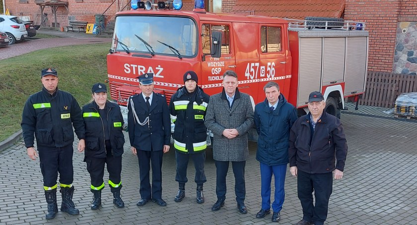 Gmina Karsin przekazała wóz strażacki druhom z OSP w Kaliszu