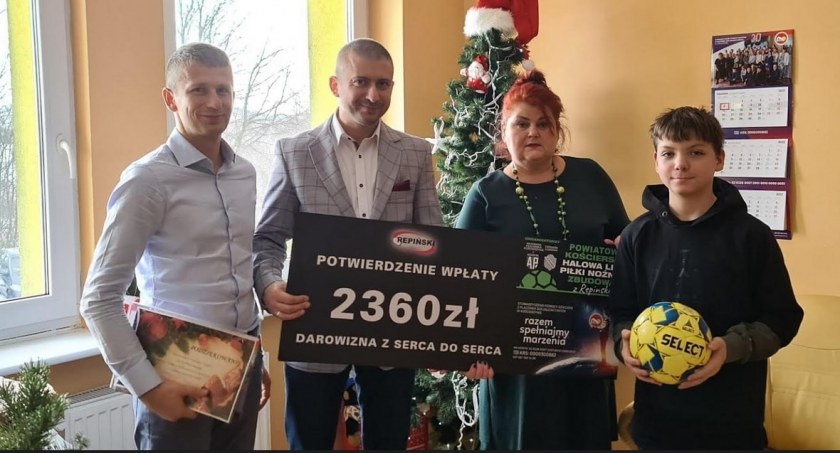 Strzelone bramki zamienili na wsparcie dla Domu Dziecka w Kościerzynie