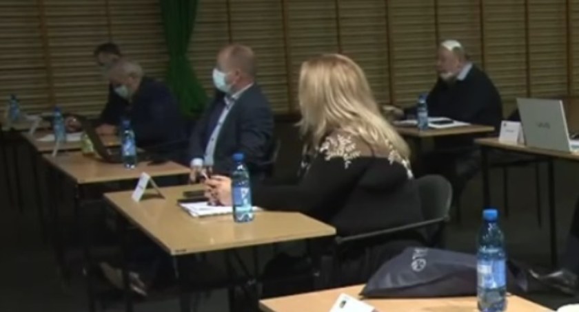 Nie wszystkich radnych powiatu kościerskiego obowiązują maseczki na sesjach