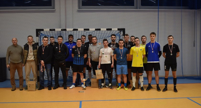Ekipa FC Pifko wygrywa świąteczny turniej piłki nożnej w Lipuszu