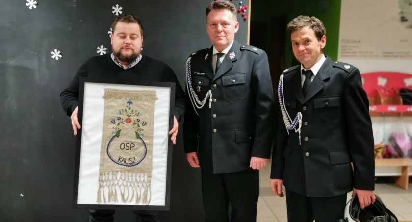 Druhowie z OSP w Kaliszu mogą już korzystać z wozu bojowego, który trafił do nich z Wdzydz Tucholskich