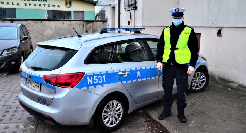 Kościerzyna. Jechała renault kompletnie pijana - zatrzymał ją policjant po służbie