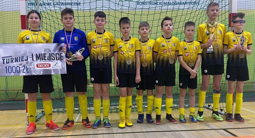Piłkarze Santany Wielki Klincz na podium dwóch piłkarskich turniejów