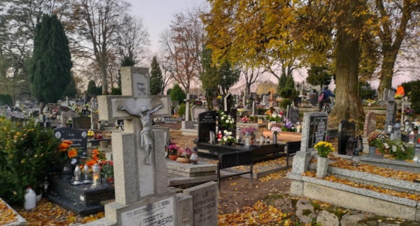Lokalizację nagrobka bliskiej osoby znajdziesz w specjalnej bazie internetowej
