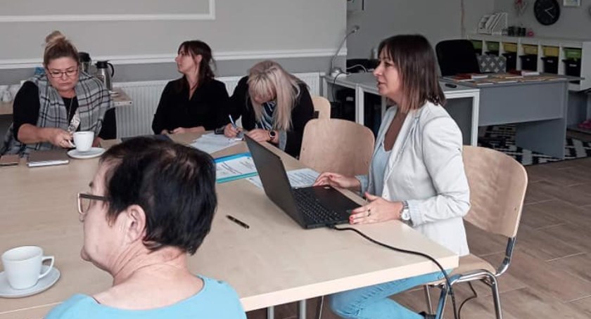 Szkolą, integrują i pomagają w znalezieniu zatrudnienia, czyli Centrum Integracji Społecznej w działaniu