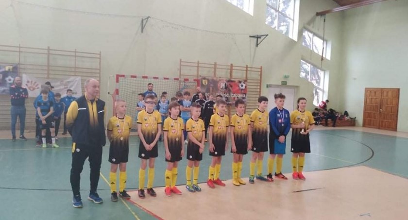 Młodzi piłkarze Santany w akcji. Podium było bardzo blisko