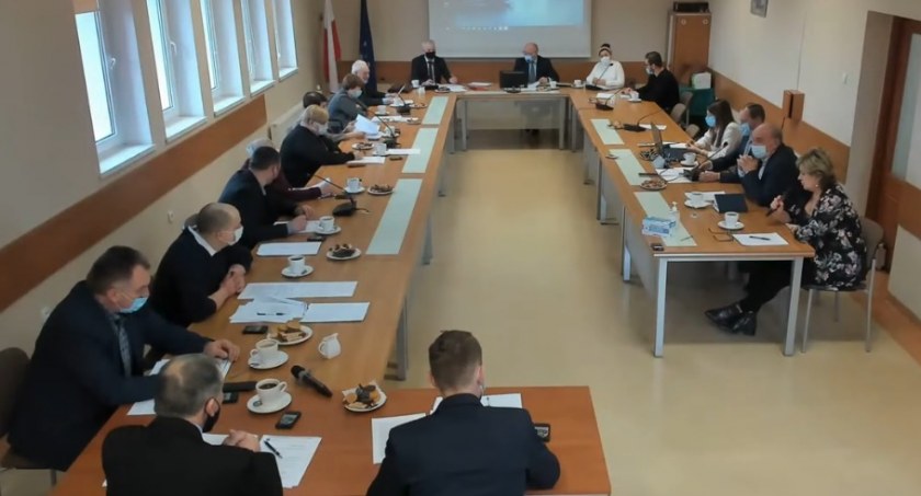 Radni o fatalnym stanie dróg w gm. Stara Kiszewa. Stanowisko wójta: nie jesteśmy cudotwórcami