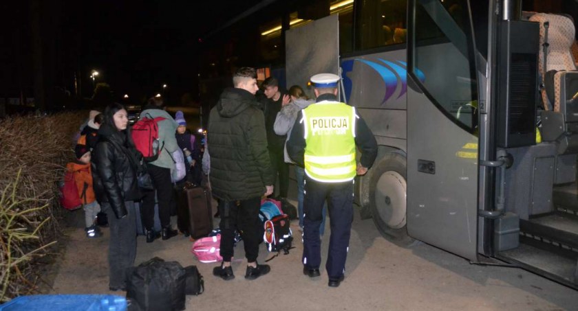 Policjanci pomagali w transporcie dzieci z Ukrainy do Garczyna i Wygonina