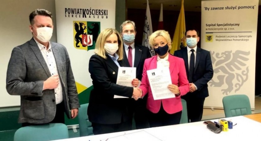 Władze powiatu przekazały pieniądze na budowę kościerskiego hospicjum