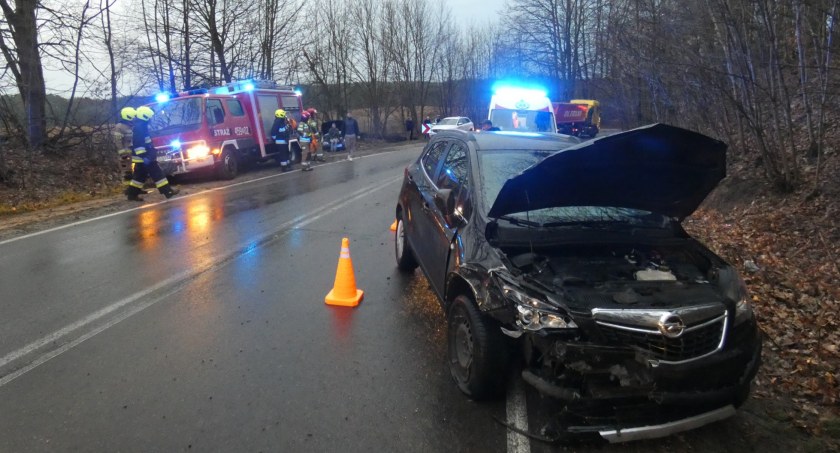 Dziemiany. Czołowe zderzenie dwóch opli. Jeden z kierowców stracił prawo jazdy