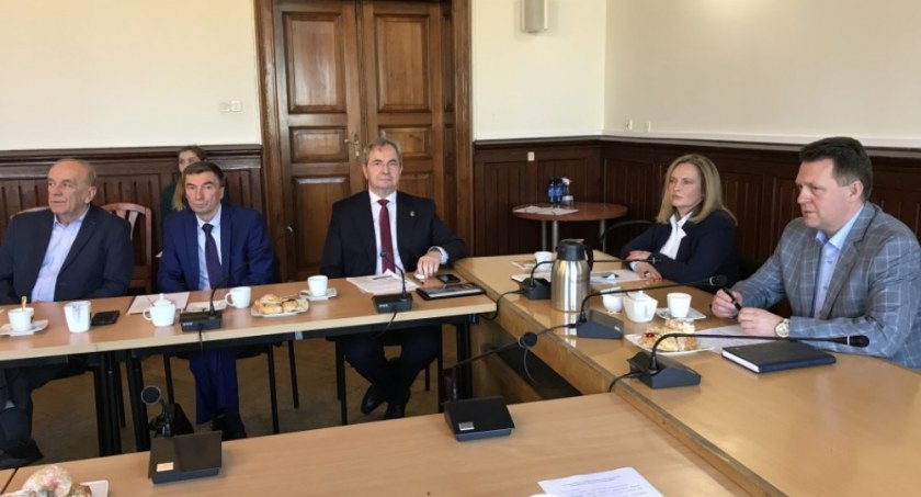 Samorządowcy dyskutowali o energetyce, straży pożarnej i ochronie zdrowia