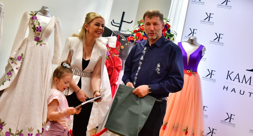 Noc Muzeów. W Kościerzynie można było zobaczyć suknie ślubne podziwiane w Mediolanie, Berlinie i Nowym Jorku