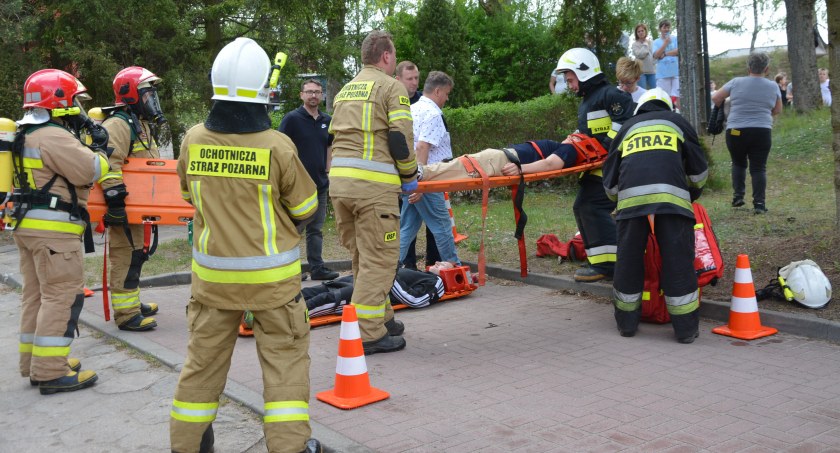 Ewakuacja w urzędzie i szkole w Nowej Karczmie - gminne ćwiczenia obronne
