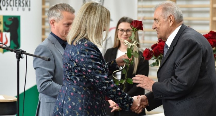 Samorządowcy z powiatu kościerskiego obchodzili swoje święto. Były odznaczenia i podziękowania