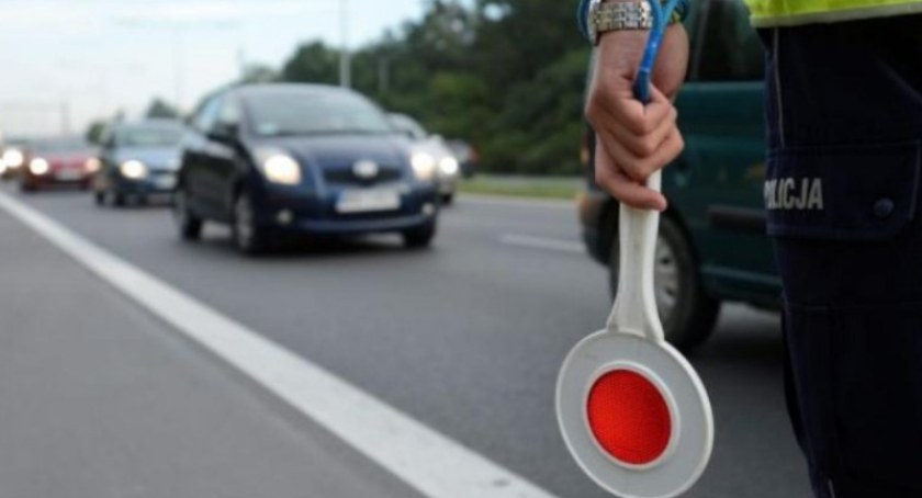 Pędził przez teren zabudowany - zapłacił 2.500 zł i stracił prawo jazdy