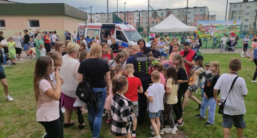 Policjanci na festynie w kościerskiej 