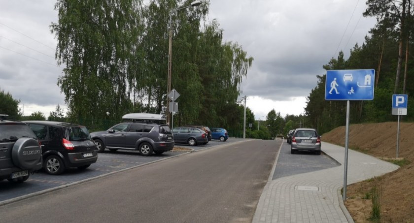 Ulica Stolema we Wdzydzach wyremontowana. Zmieniła się tam organizacja ruchu i przybyło miejsc parkingowych