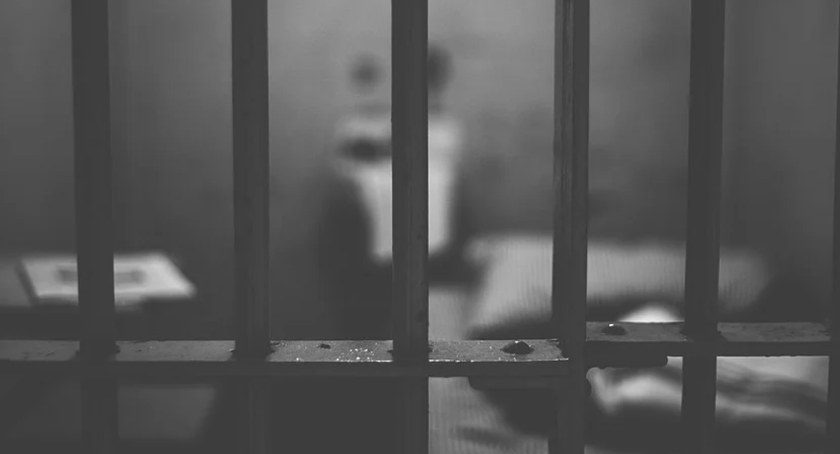 Areszt dla 18-latka za sprzedaż narkotyków dzieciom