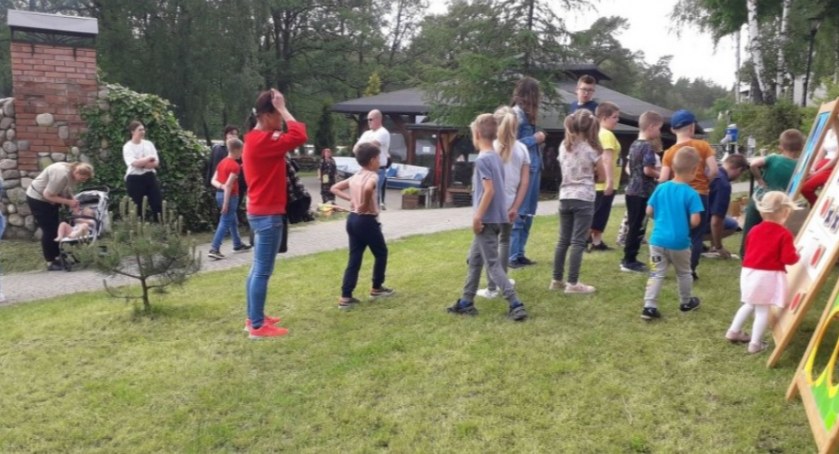 Rodzinna integracja podczas wyjątkowego pikniku w Szarlocie