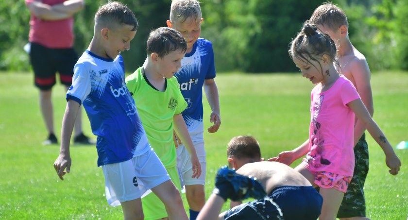 Sportowo-rodzinny piknik w Starej Kiszewie z okazji 40-lecia Wierzycy