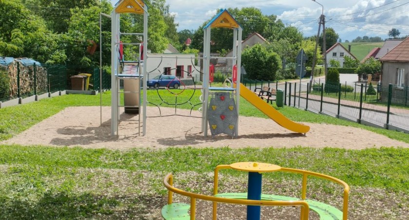 W Szatarpach powstał plac zabaw za ponad 100 tys. zł