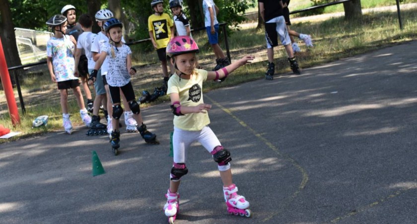 Kurs jazdy na rolkach w Kornem