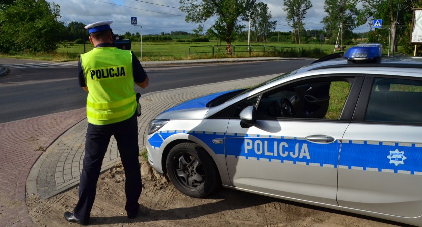 Mijali patrol policji i przyspieszali.  I tak wpadli, bo trwał kaskadowy pomiar prędkości
