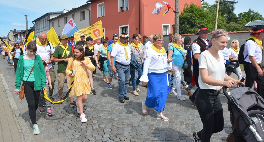 Tysiące Kaszubów zjechało do Brus - trwa święto muzyki i kultury kaszubskiej