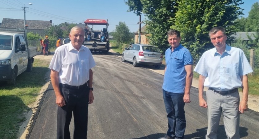 W Zamościu w gminie Karsin powstaje nowa droga asfaltowa