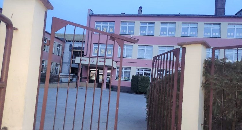 Rozbudowa Zespołu Kształcenia i Wychowania w Dziemianach będzie kosztować więcej niż zakładano