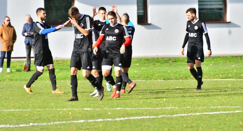 Inauguracja A oraz B klasy. Tylko Kaszubia kończy mecz z kompletem punktów