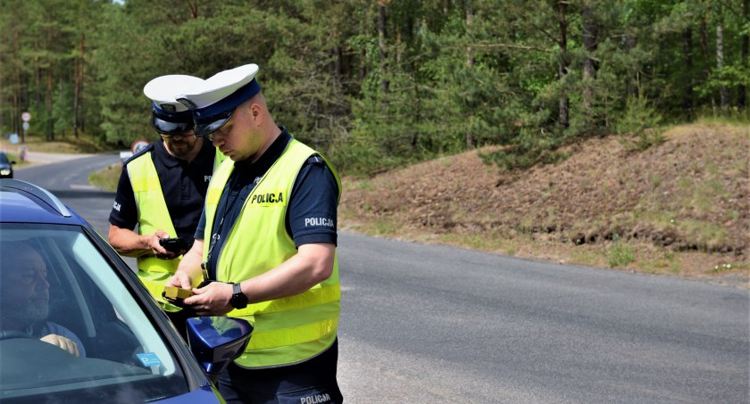 Piesi, rowerzyści i kierowcy pod lupą Policji - trwają policyjne działania