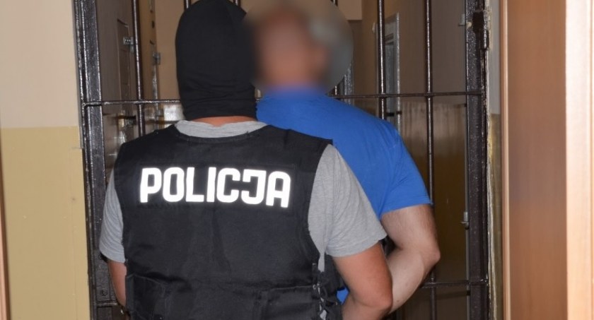 Obywatel Niemiec był poszukiwany za kradzież, wpadł z narkotykami w Kościerzynie