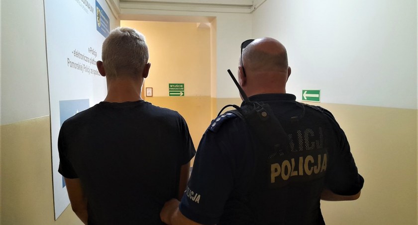 Ukradł z samochodu telefon i radio - 18-latek w rękach Policji