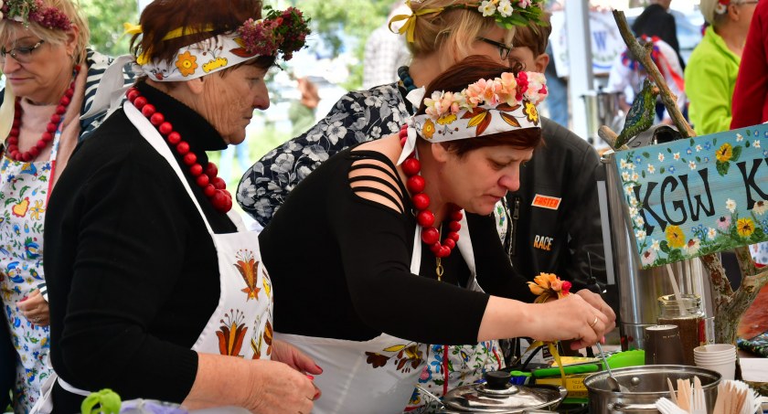 Kulinarna Bitwa Regionów we Wdzydzach. Panie z KGW pokazały swój talent