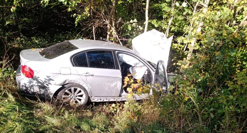 Deka. Czołowe zderzenie BMW z fordem. Sprawca z narkotykami