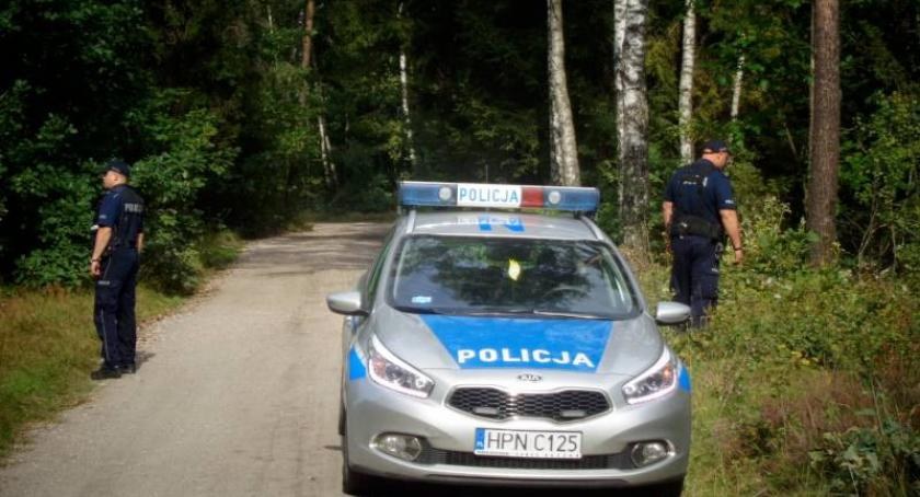 76-latka poszła na grzyby i zgubiła się w lesie - szukali jej policjanci