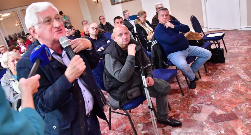 Parlamentarzyści KO w Kościerzynie. Mówili o fałszowaniu wyborów, kryzysie i zarobkach nauczycieli