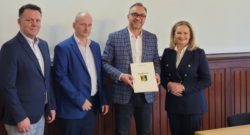Dzięki pieniądzom z PFRON zlikwidują bariery architektoniczne w kilku gminach
