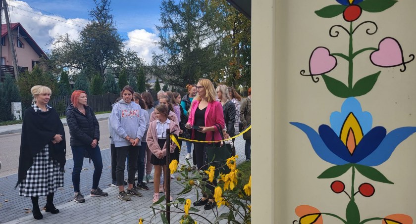 Na przystankach w gminie Kościerzyna pojawiły się kaszubskie wzory