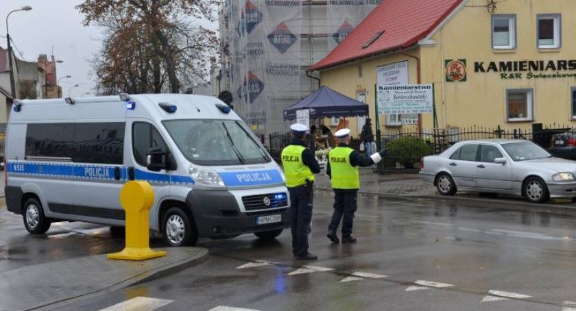 Akcja Znicz 2022 - zmiana organizacji ruchu i więcej policyjnych patroli