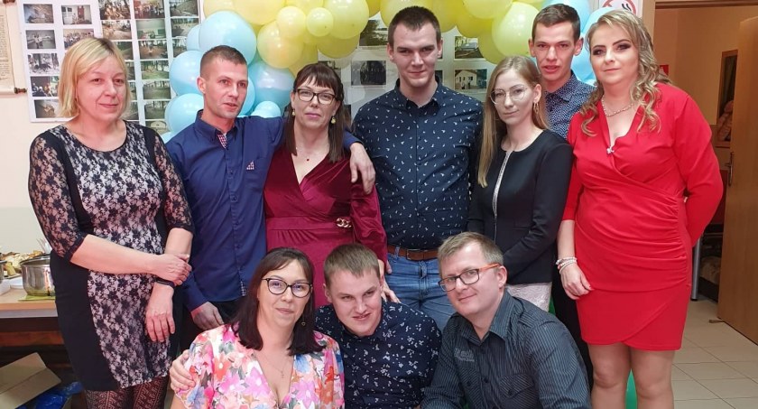 Bawili się, licytowali i wspierali Darka i Kacpra w walce o wzrok 
