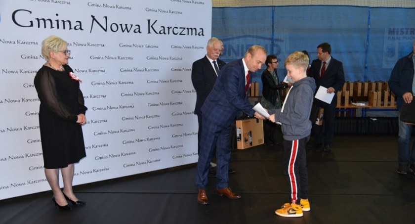 Nowa Karczma. Kupili dla uczniów laptopy za ponad 760 tys. zł