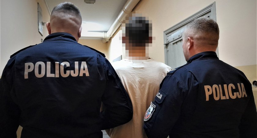 Odurzony kierował fordem - miał przy sobie narkotyki i sądowy zakaz prowadzenia pojazdów