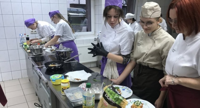 Uczniowie Ekonomika zaprezentowali kulinarne talenty